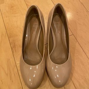 Clark’s nude pumps